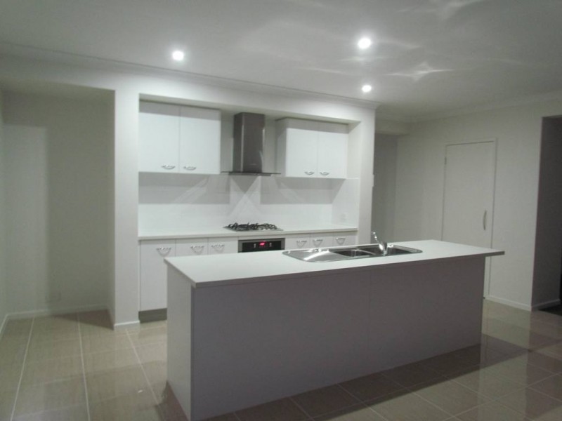 20 Brightstone Drive, Clyde North VIC 3978