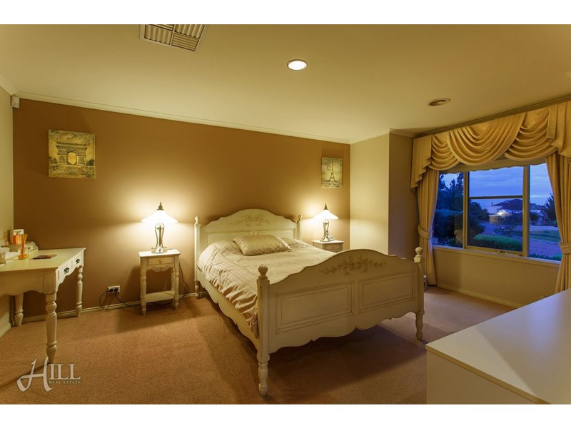 22 Streeton Way, Berwick VIC 3806