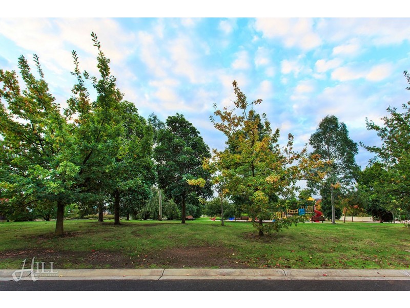 22 Streeton Way, Berwick VIC 3806