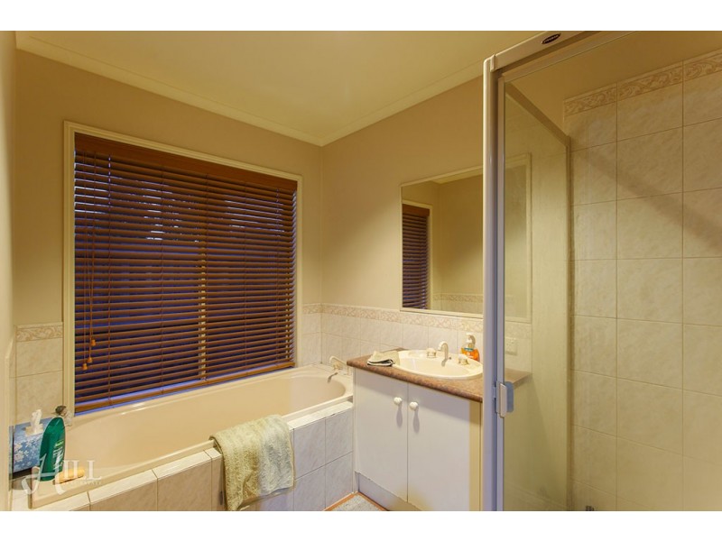 22 Streeton Way, Berwick VIC 3806