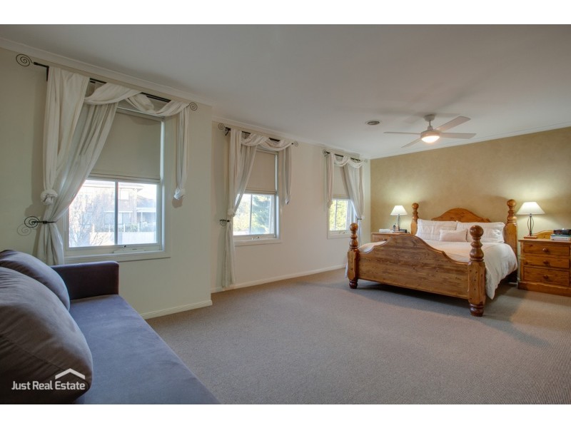 86 St Boswells Avenue, Berwick VIC 3806