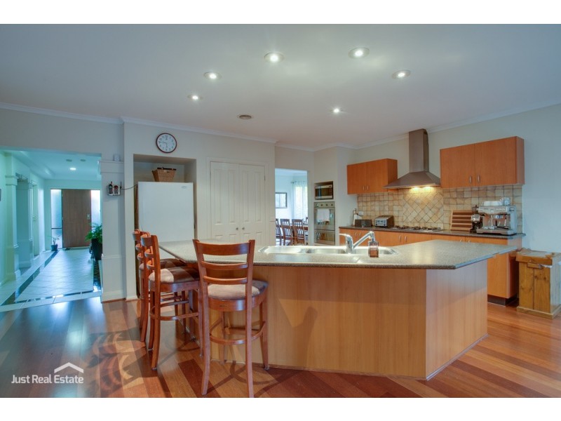 86 St Boswells Avenue, Berwick VIC 3806
