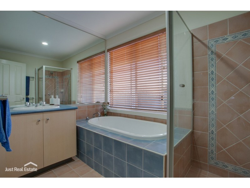 86 St Boswells Avenue, Berwick VIC 3806