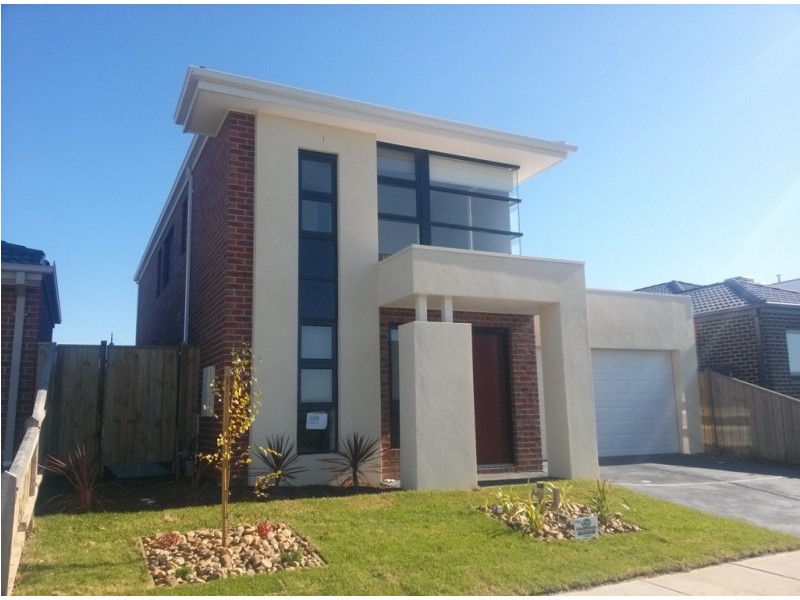 17 Maeve Circuit, Clyde North VIC 3978