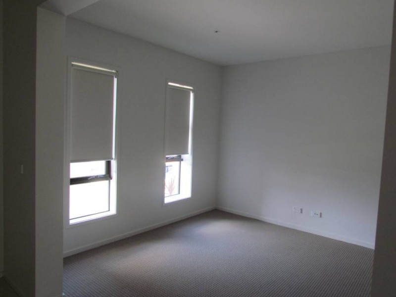 17 Maeve Circuit, Clyde North VIC 3978