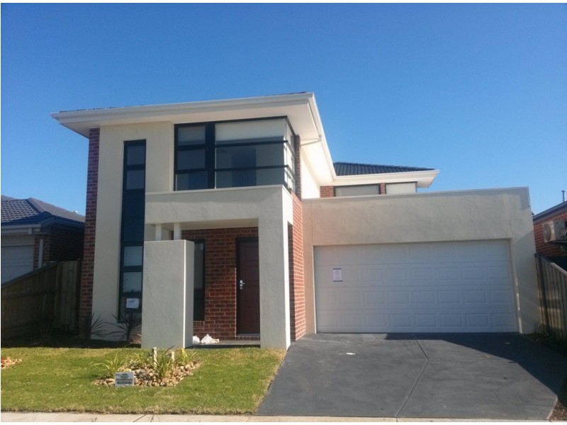 17 Maeve Circuit, Clyde North VIC 3978