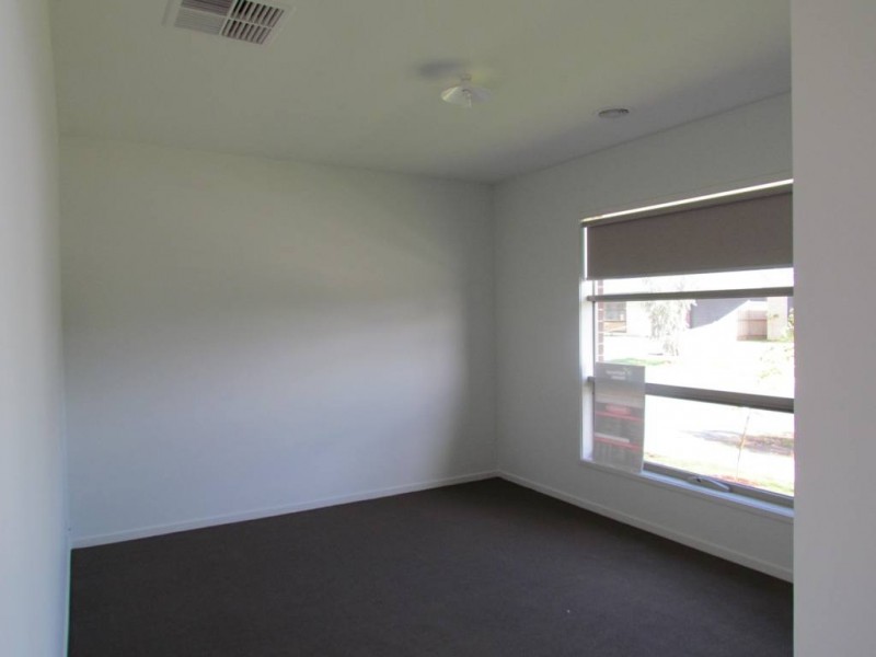 12 Brocker Street, Clyde North VIC 3978