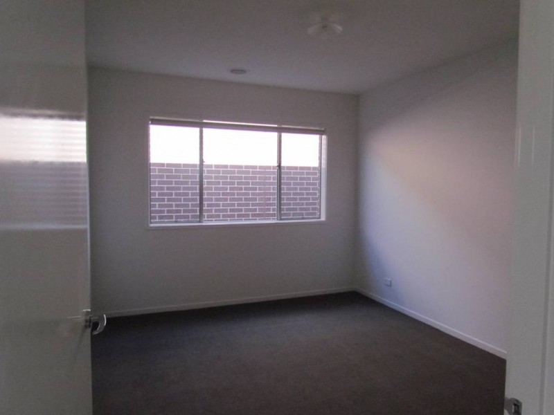 12 Brocker Street, Clyde North VIC 3978