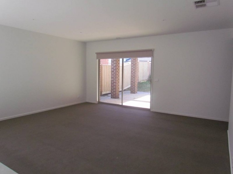 12 Brocker Street, Clyde North VIC 3978