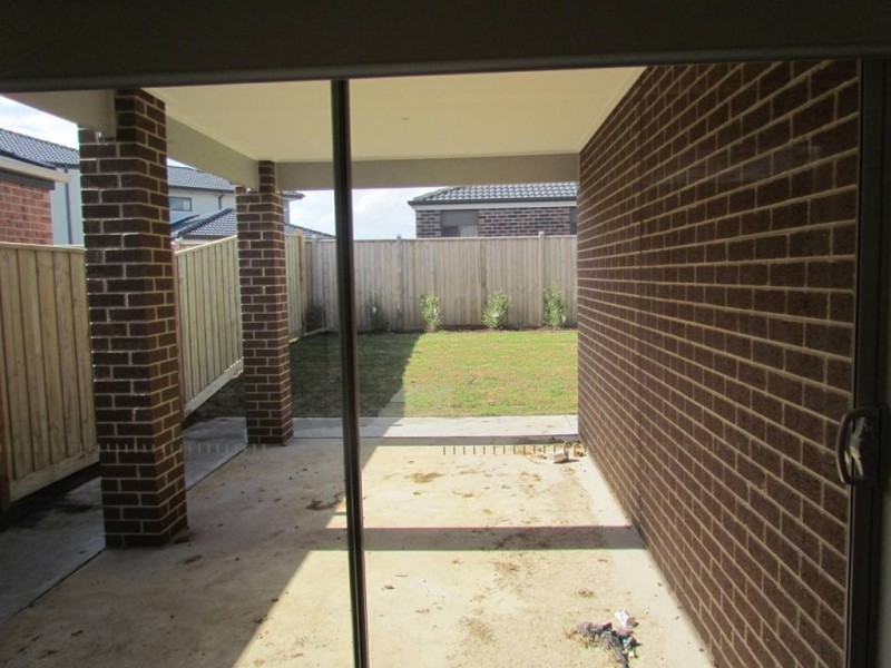 12 Brocker Street, Clyde North VIC 3978