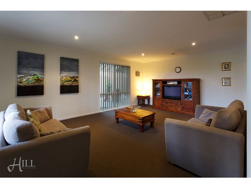 43 Bluehills Boulevard, Pakenham VIC 3810