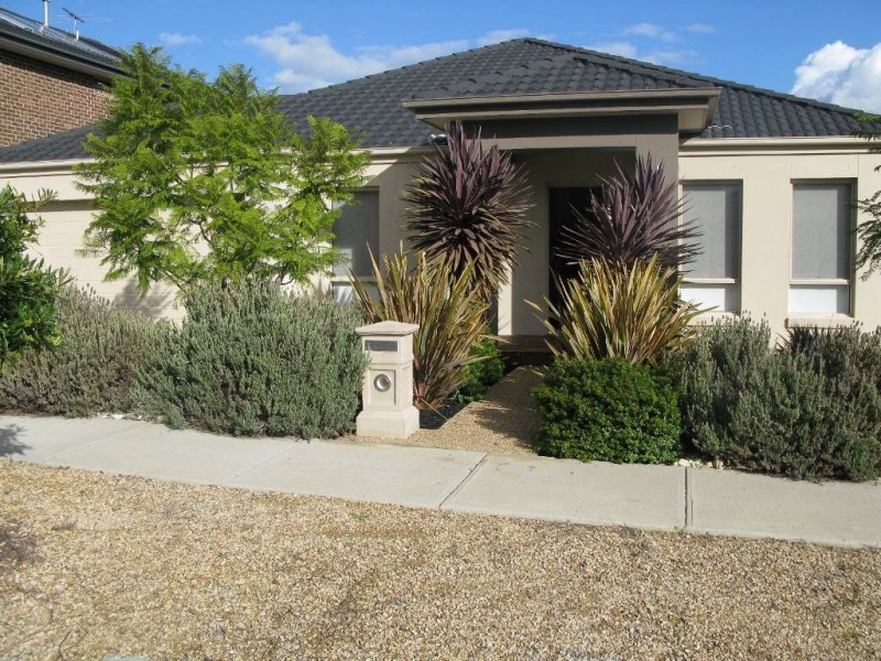 9 Marbelia Drive, Berwick VIC 3806