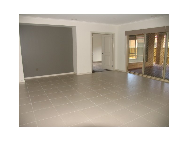 9 Marbelia Drive, Berwick VIC 3806