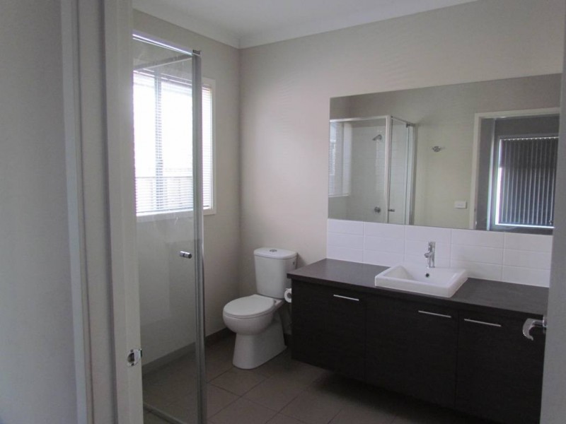 14 Ben Hall Street, Cranbourne East VIC 3977