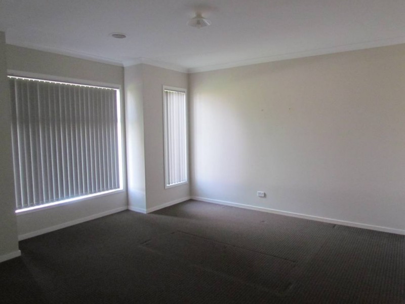 14 Ben Hall Street, Cranbourne East VIC 3977