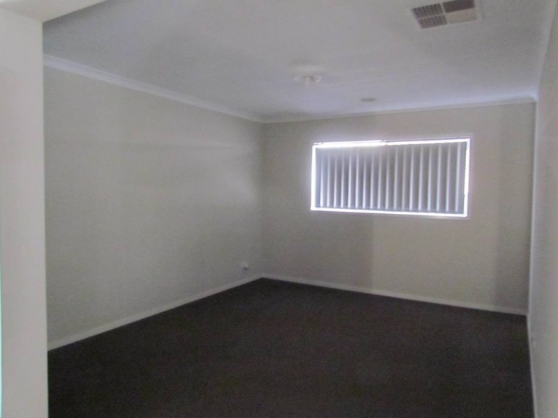 14 Ben Hall Street, Cranbourne East VIC 3977