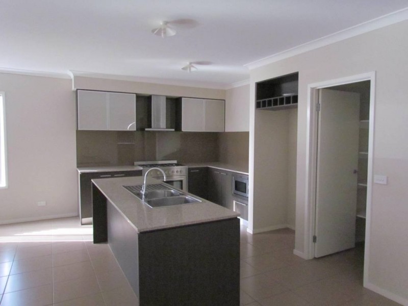 14 Ben Hall Street, Cranbourne East VIC 3977