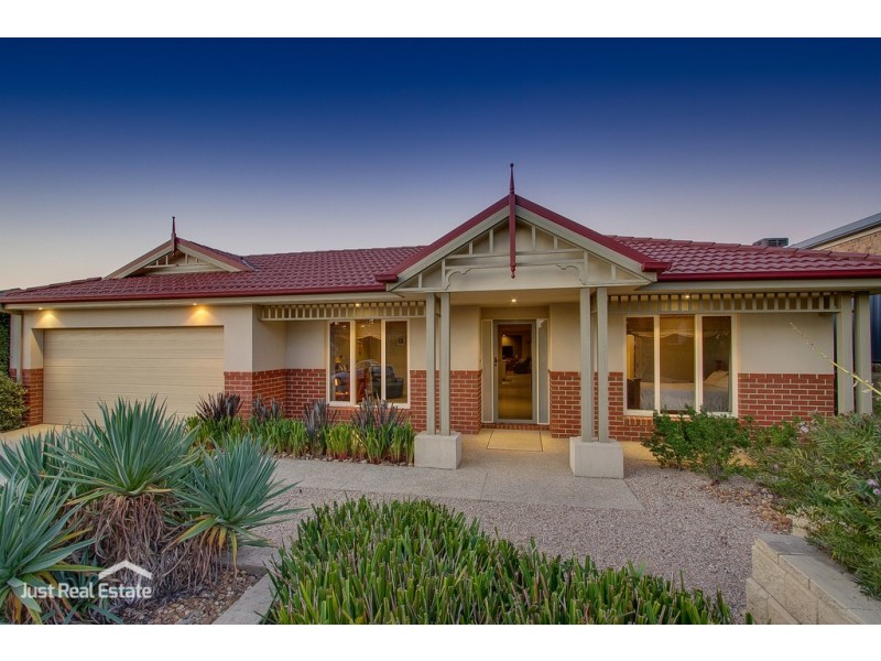 11 Michigan Grange, Pakenham VIC 3810