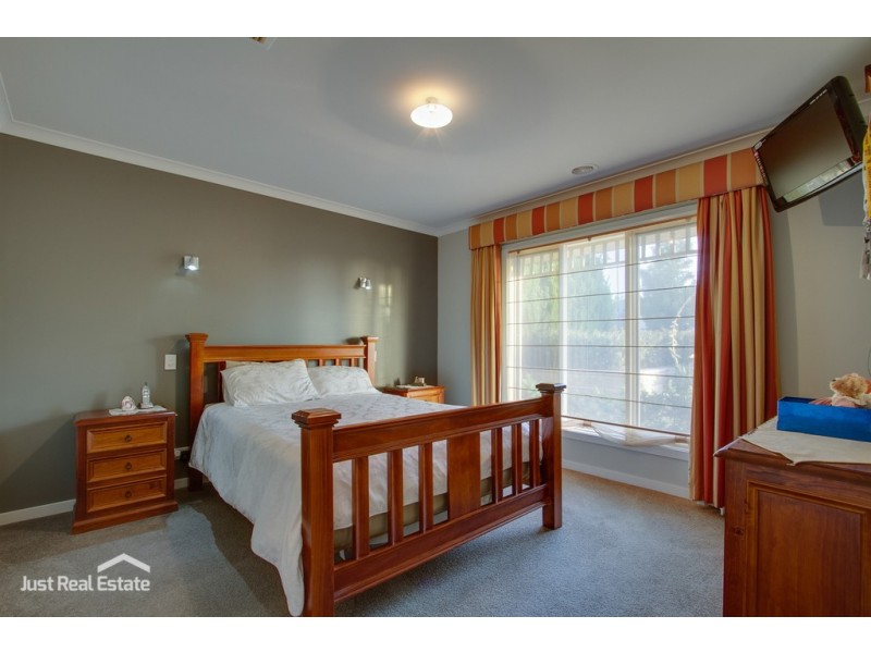 11 Michigan Grange, Pakenham VIC 3810