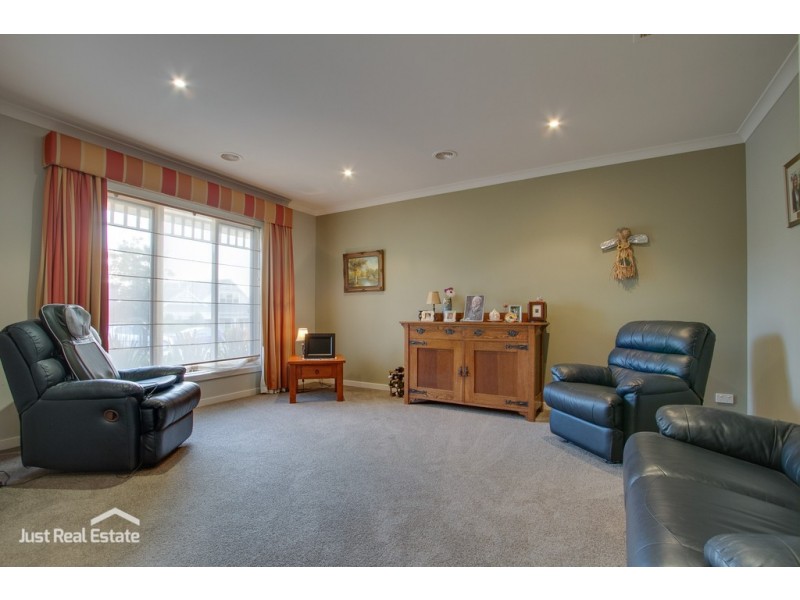 11 Michigan Grange, Pakenham VIC 3810