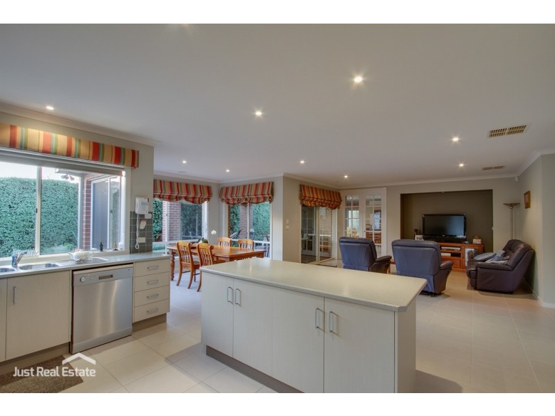 11 Michigan Grange, Pakenham VIC 3810