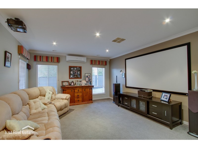 11 Michigan Grange, Pakenham VIC 3810