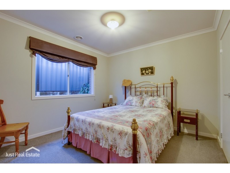 11 Michigan Grange, Pakenham VIC 3810