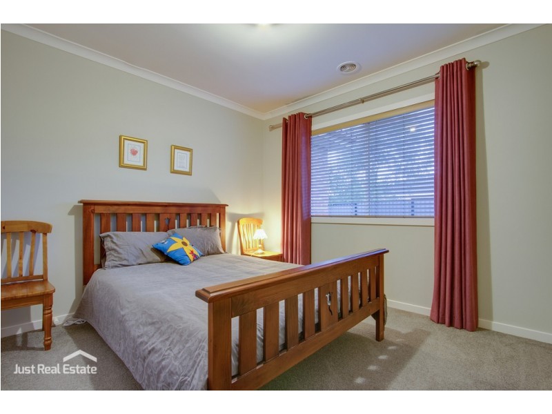 11 Michigan Grange, Pakenham VIC 3810