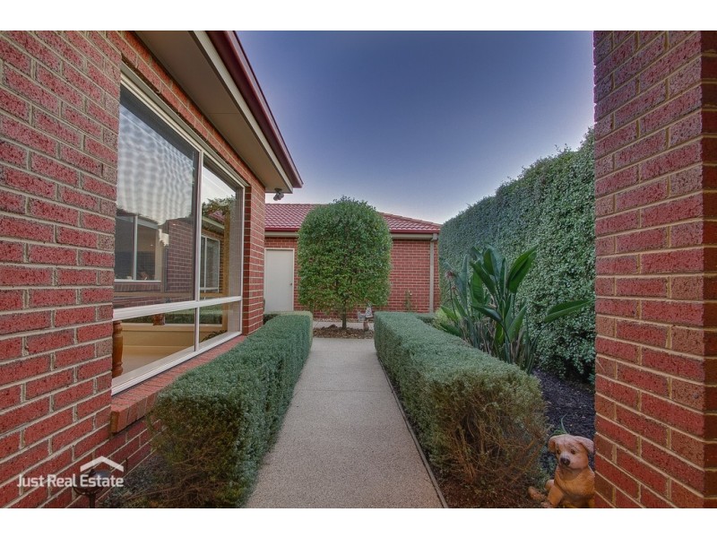 11 Michigan Grange, Pakenham VIC 3810