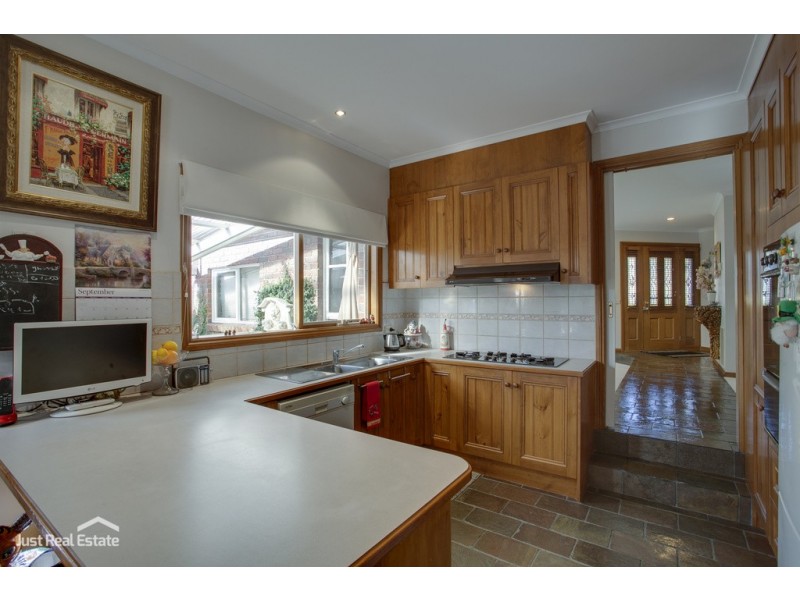 58 Lawrence Drive, Berwick VIC 3806