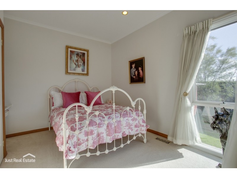 58 Lawrence Drive, Berwick VIC 3806