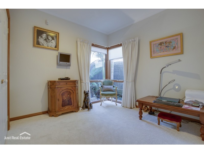 58 Lawrence Drive, Berwick VIC 3806