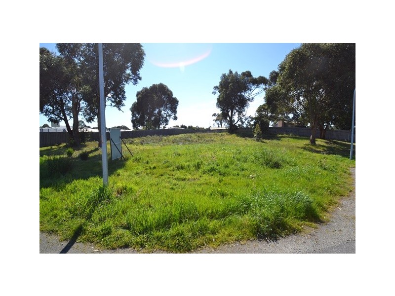 16 Walmac Close, Tooradin VIC 3980