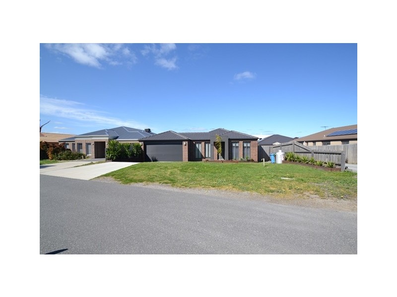 16 Walmac Close, Tooradin VIC 3980