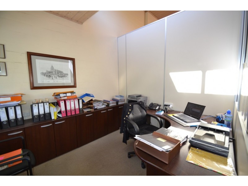 96 and 96A High Street, Berwick VIC 3806