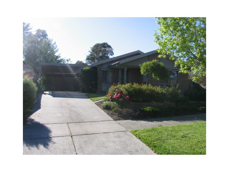 4 Gifford Close, Berwick VIC 3806