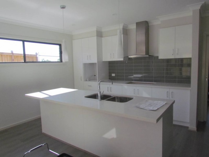 12 Shakespeare Grove, Officer VIC 3809