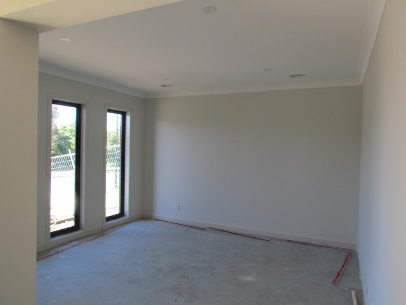 12 Shakespeare Grove, Officer VIC 3809