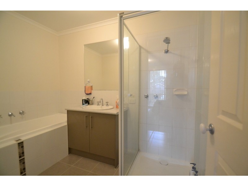 1 Samchelle Place, Pakenham VIC 3810