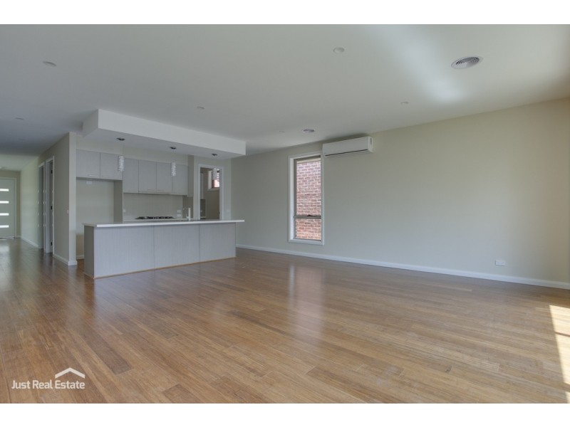 Unit 1- 6, 42 Buchanan Road, Berwick VIC 3806