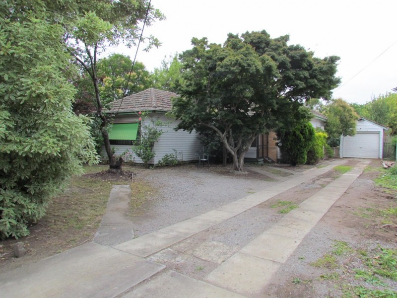 16 Brisbane Street, Berwick VIC 3806