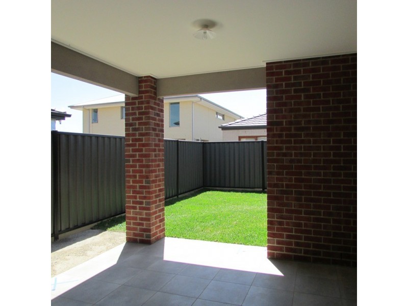 13 Marblelight Way, Clyde North VIC 3978