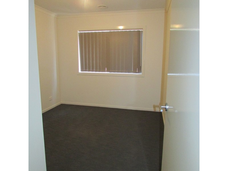 13 Marblelight Way, Clyde North VIC 3978