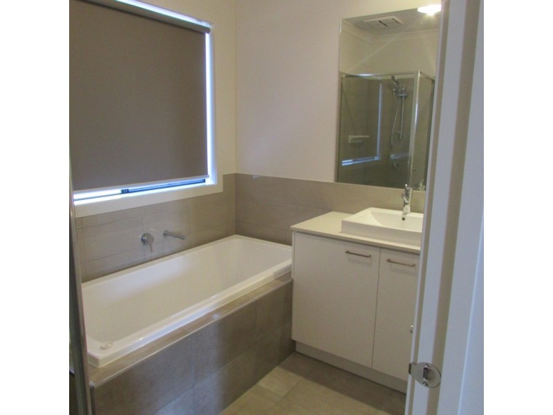 13 Marblelight Way, Clyde North VIC 3978