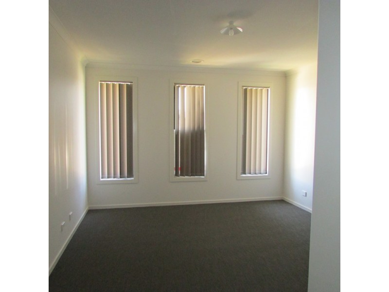 13 Marblelight Way, Clyde North VIC 3978