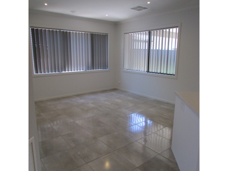 13 Marblelight Way, Clyde North VIC 3978