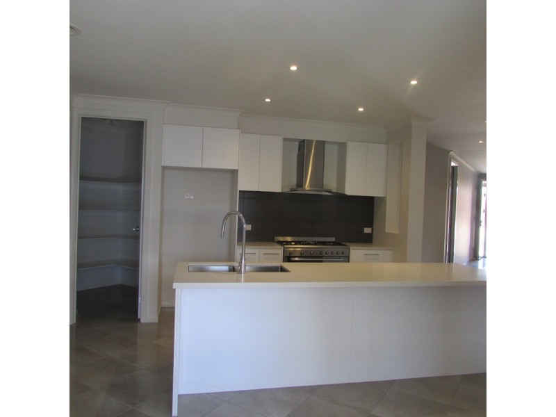 13 Marblelight Way, Clyde North VIC 3978