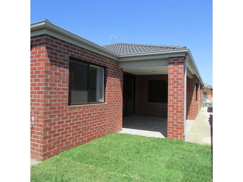 13 Marblelight Way, Clyde North VIC 3978