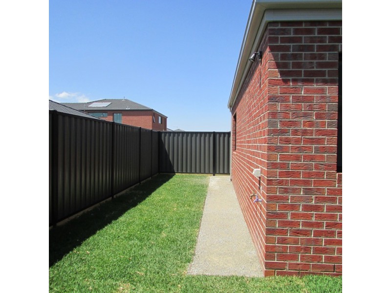 13 Marblelight Way, Clyde North VIC 3978