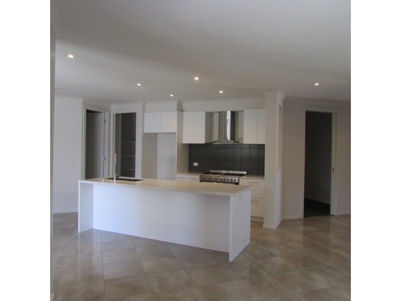 13 Marblelight Way, Clyde North VIC 3978